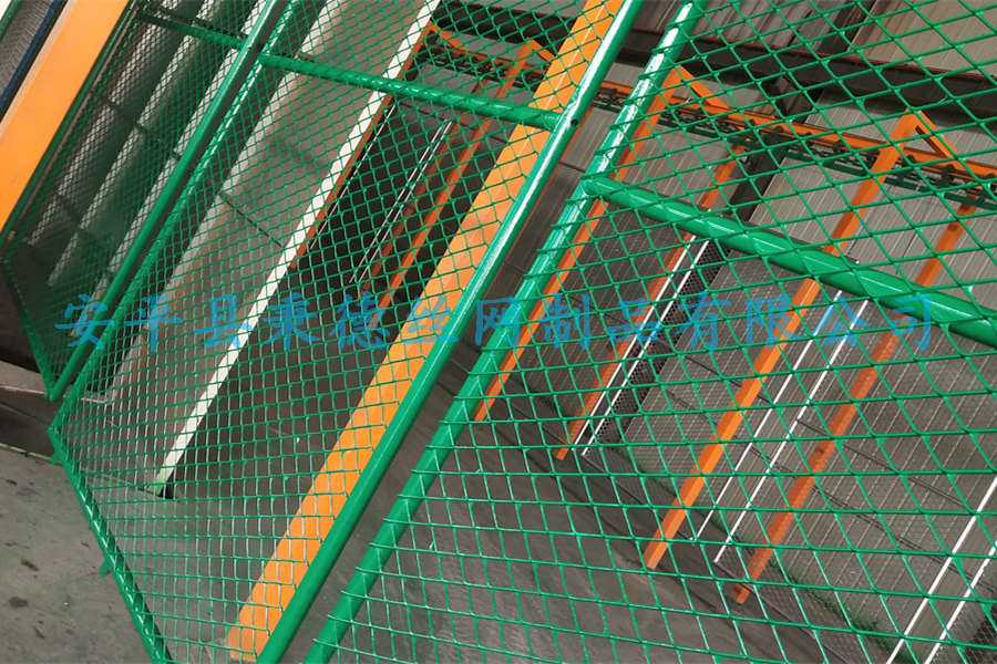 湖南岳陽鋼板網護欄網