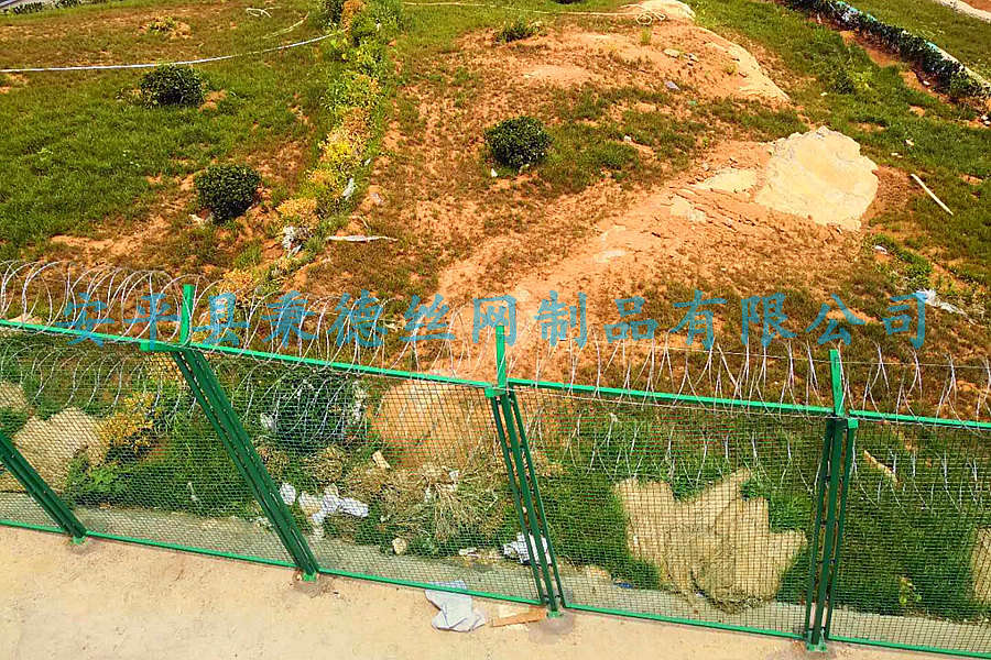 濟南監(jiān)獄刀片刺繩隔離網