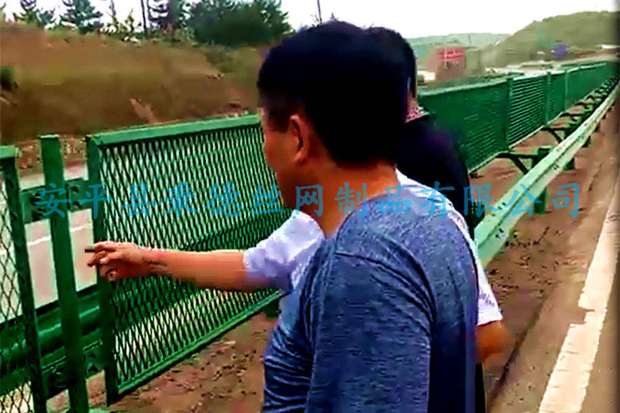 榮烏高速護(hù)欄網(wǎng)